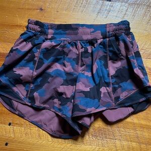 Lululemon Hotty Hot Low-Rise 4 inch shorts